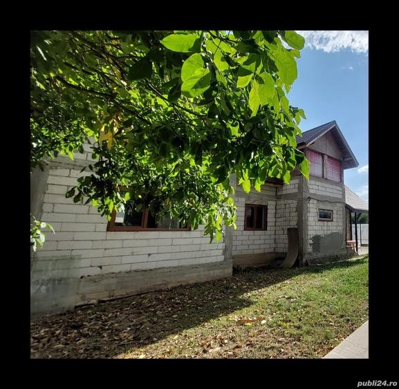 Casă cu 5 camere cu Teren 1073 Mp în Poienarii Burchii