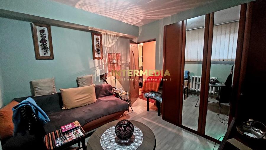 Apartament cu 2 camere decomandat, mobilat în Cetate