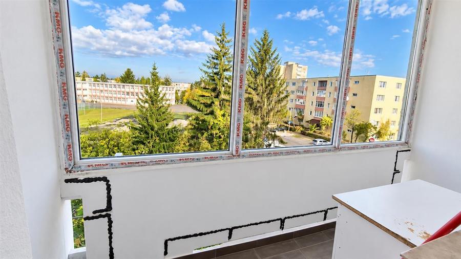 Apartament cu 3 camere semidecomandat în Astra