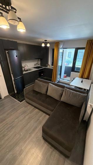 Apartament cu 2 camere decomandat în 1 Decembrie