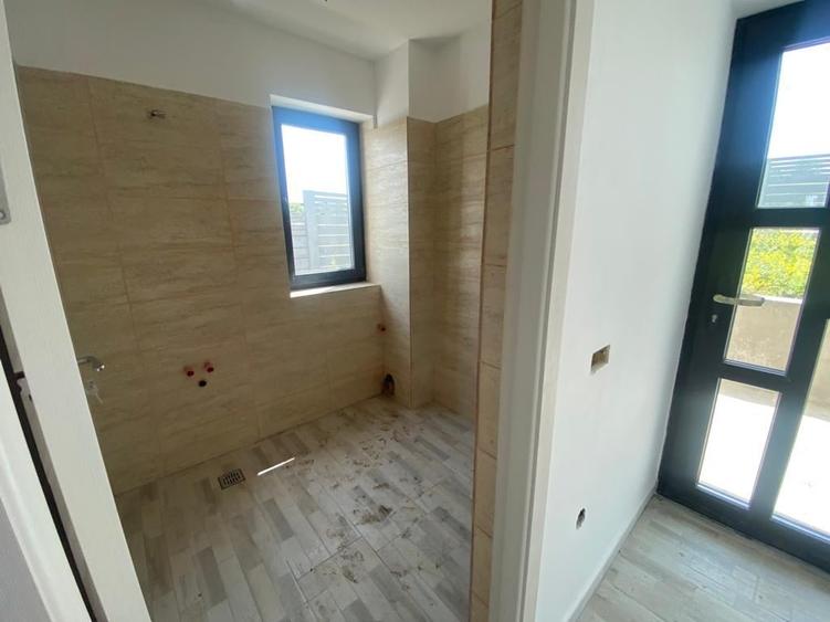 Casă cu 4 camere cu Canalizare în Valea Lupului