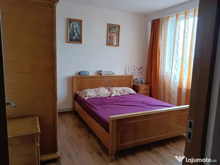 Apartament cu 3 camere decomandat în Cedonia