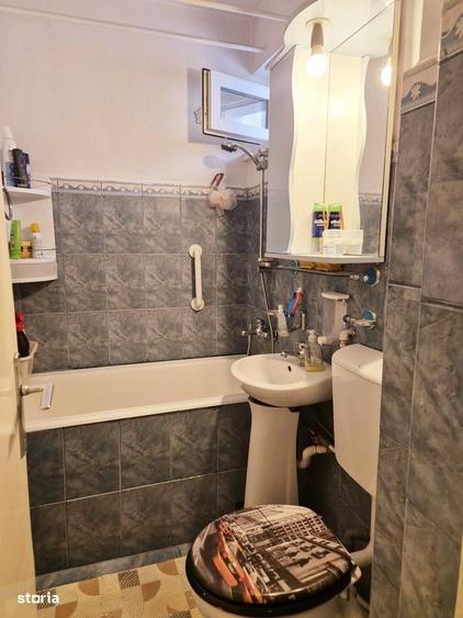 Apartament cu 3 camere semidecomandat în Mărăței