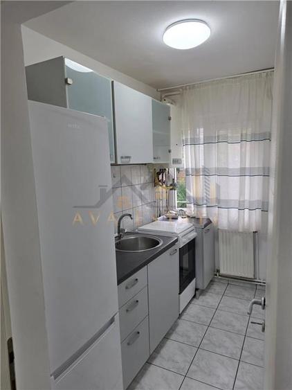Apartament cu 3 camere semidecomandat, mobilat în Circumvalațiunii