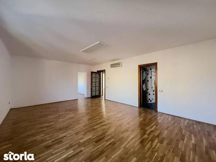Casă cu Garaj în Militari