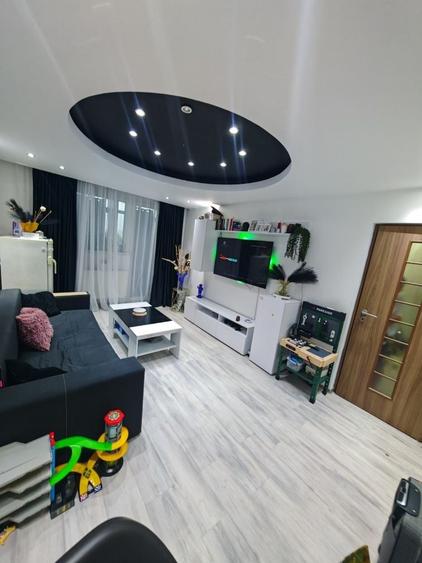 Apartament cu 3 camere decomandat în Berceni