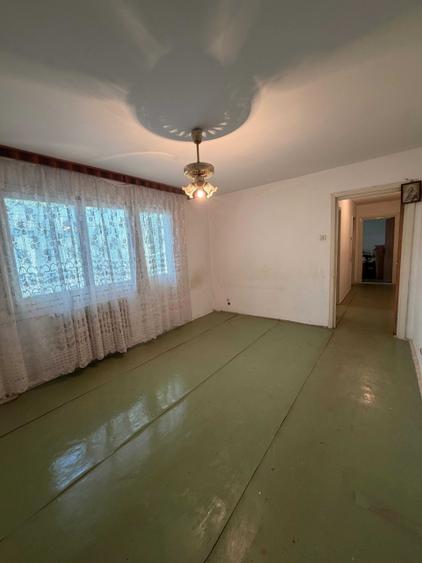 Apartament cu 3 camere semidecomandat în Apusului