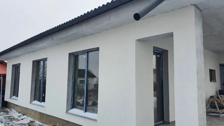 Casă cu 4 camere cu Teren 405 Mp în Sânpetru