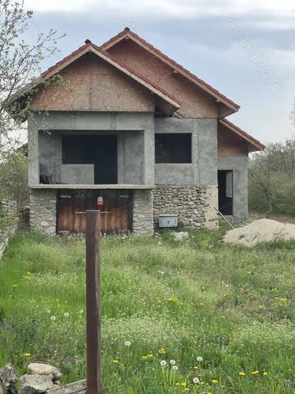 Casă cu 6 camere în Ceauru