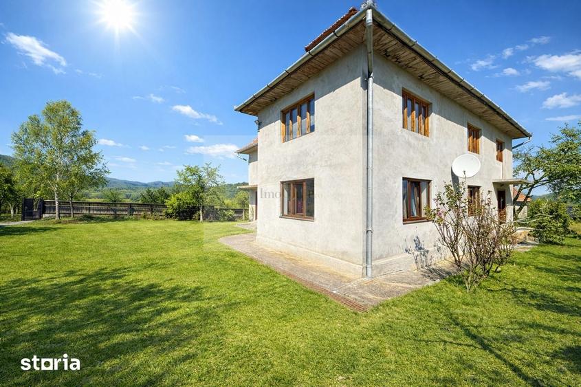 Casă cu 8 camere cu Teren 4815 Mp în Luna