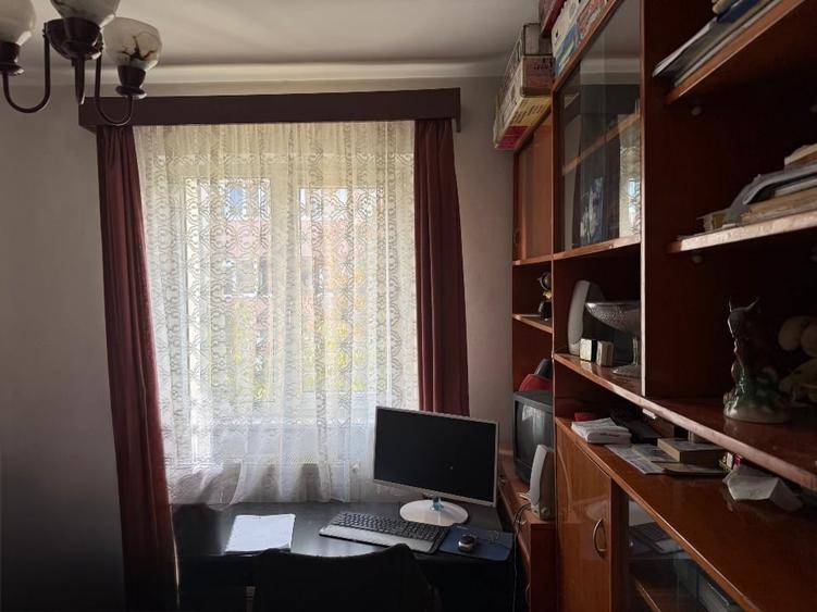 Apartament cu 4 camere semidecomandat în Astra