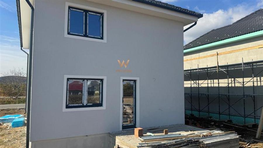 Casă individuală cu 4 camere cu Canalizare în Cristian