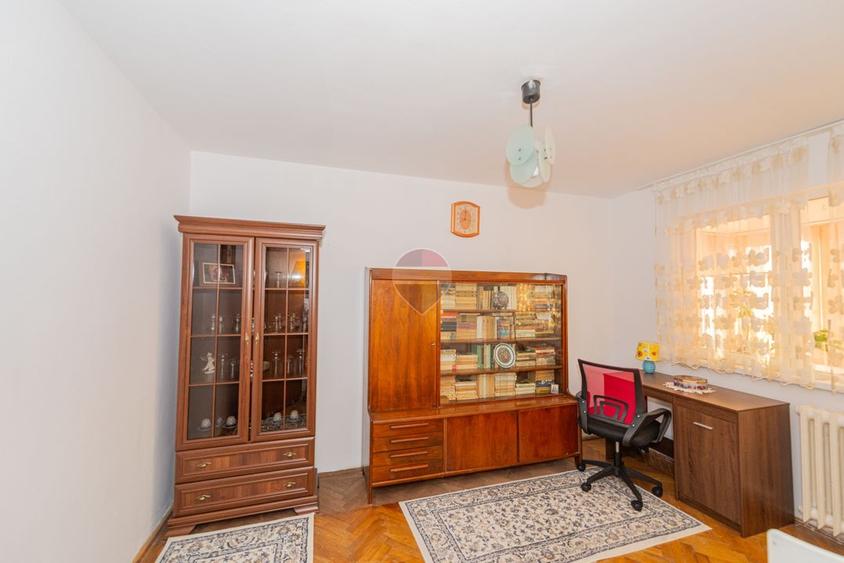 Apartament cu 3 camere semidecomandat, mobilat în Bucureștii Noi