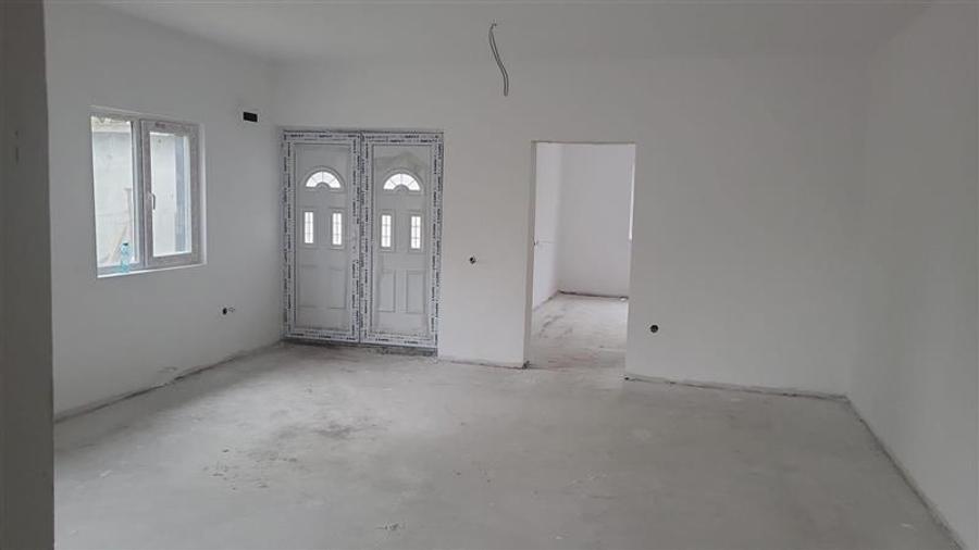Casă individuală cu 3 camere cu Teren 230 Mp în Lumina