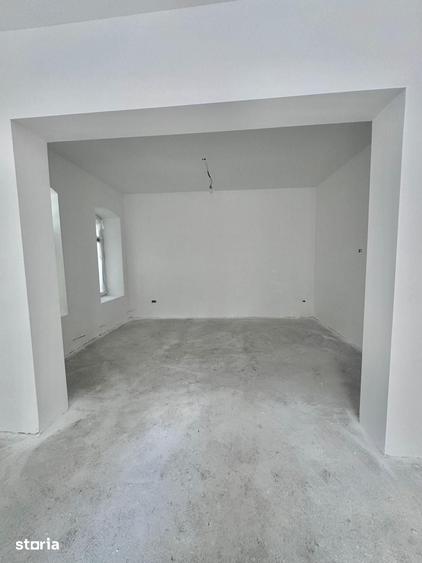 Casă cu 5 camere cu Teren 300 Mp în Central