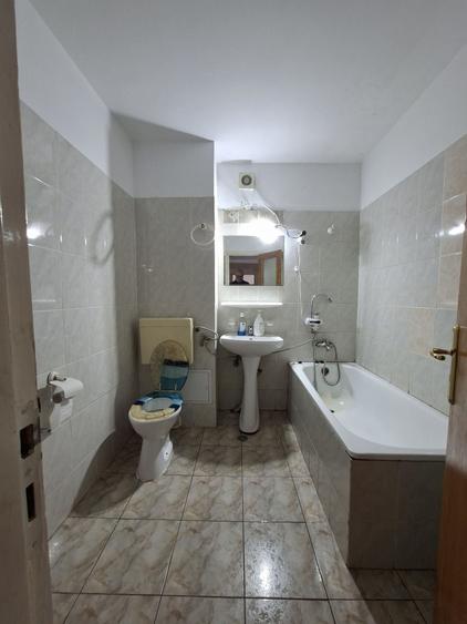Apartament cu 2 camere decomandat în Sârbi
