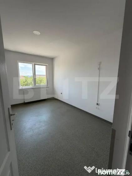 Spațiu comercial, de 390 mp, în Luna
