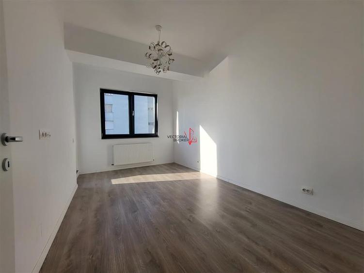 Apartament cu 3 camere decomandat în Titan