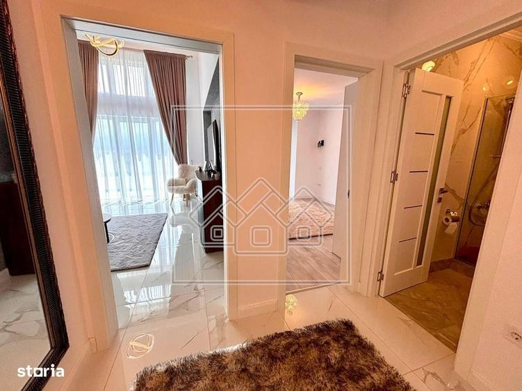 Apartament cu 4 camere în Cristian