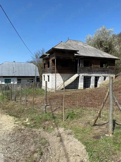 Casă cu 6 camere cu Teren 540 Mp în Săcel