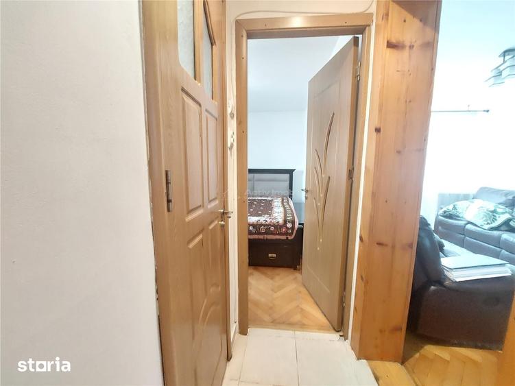 Apartament cu 4 camere semidecomandat în Micro 5
