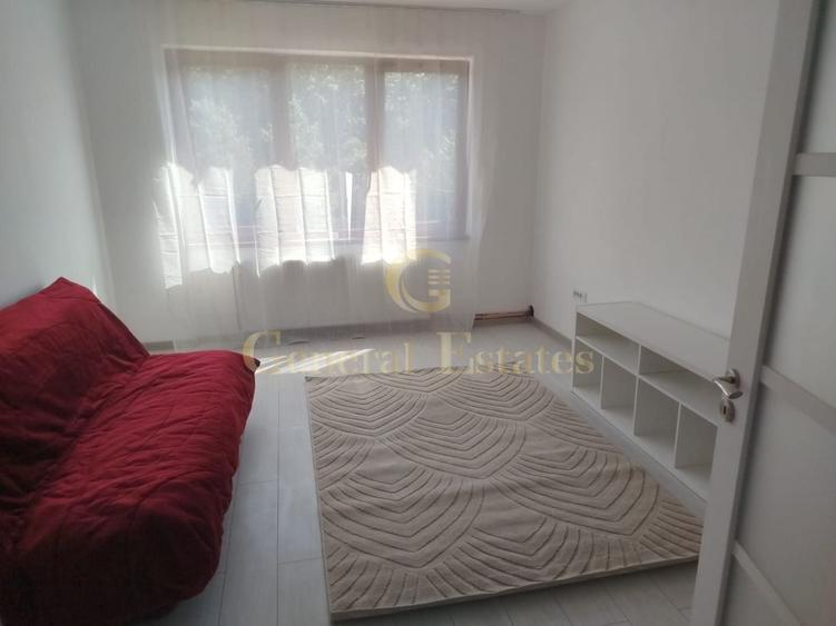 Apartament cu 3 camere decomandat, mobilat în Tractorul