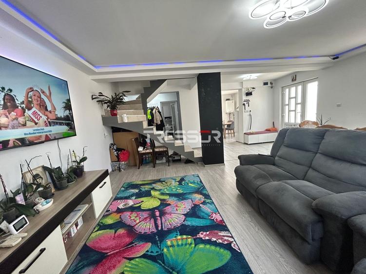 Casă cu 5 camere cu Canalizare în Lumina