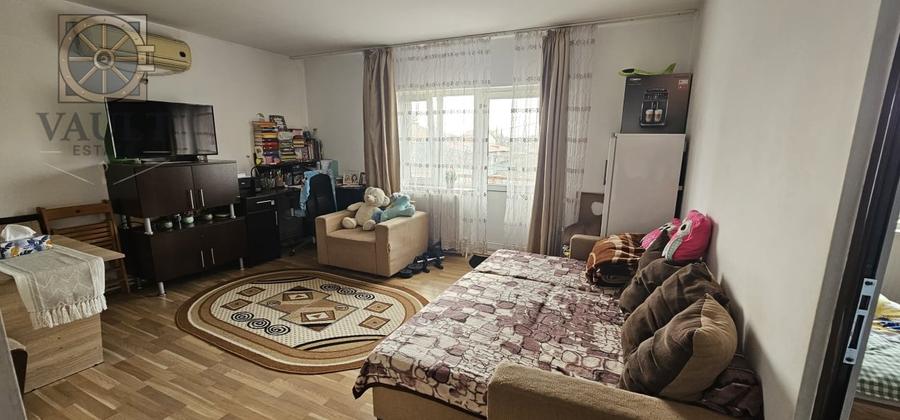 Apartament cu 3 camere semidecomandat, mobilat în Dragomirești-Deal