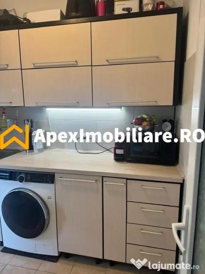 Apartament cu 3 camere semidecomandat în Ozana