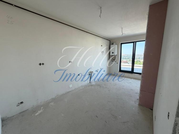 Penthouse cu 3 camere decomandat în Zorilor