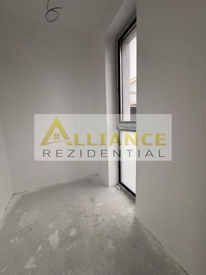 Casă individuală cu 3 camere decomandat cu Canalizare în Central
