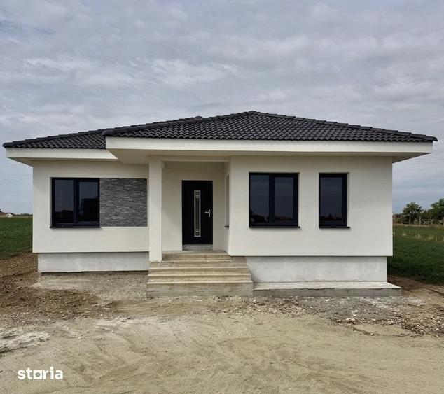 Casă cu 4 camere cu Teren 605 Mp în Girișu de Criș