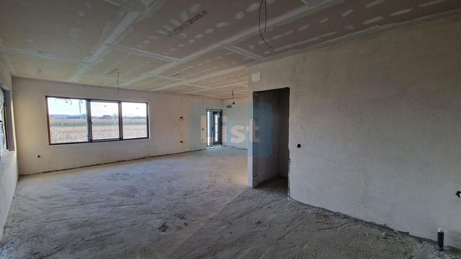 Casă cu 3 camere cu Teren 900 Mp în Cătălina
