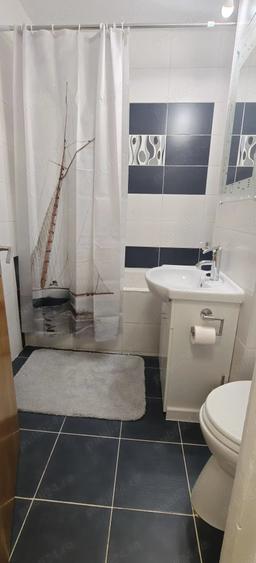 Apartament cu 4 camere semidecomandat în Iancului