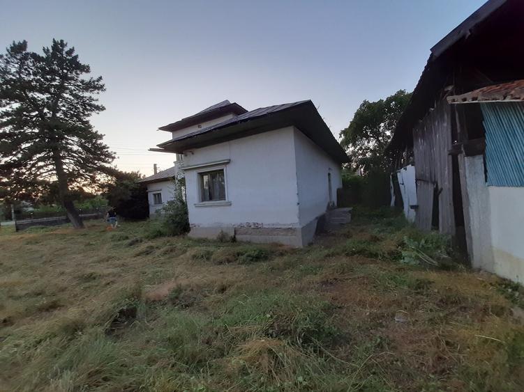 Casă cu 4 camere în Fâlfani