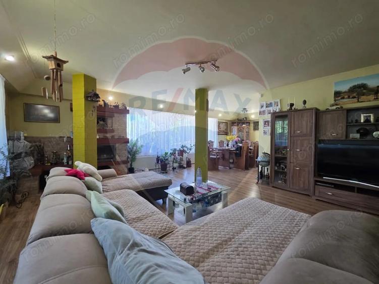 Casă cu 3 camere cu Teren 4534 Mp în Sud