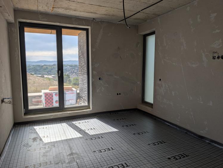 Casă individuală cu 4 camere cu Canalizare în Dâmbul Rotund