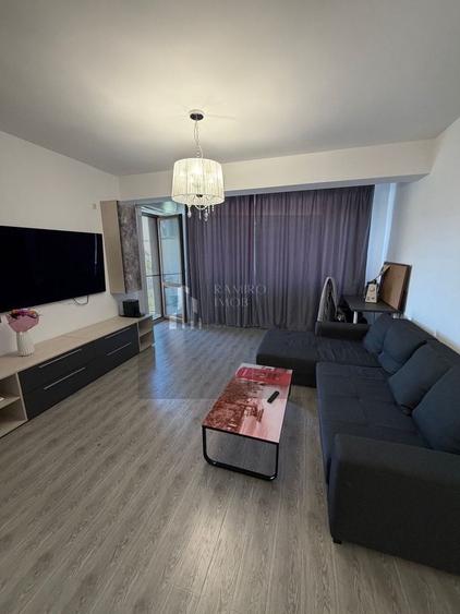 Apartament cu 3 camere semidecomandat în Metalurgiei