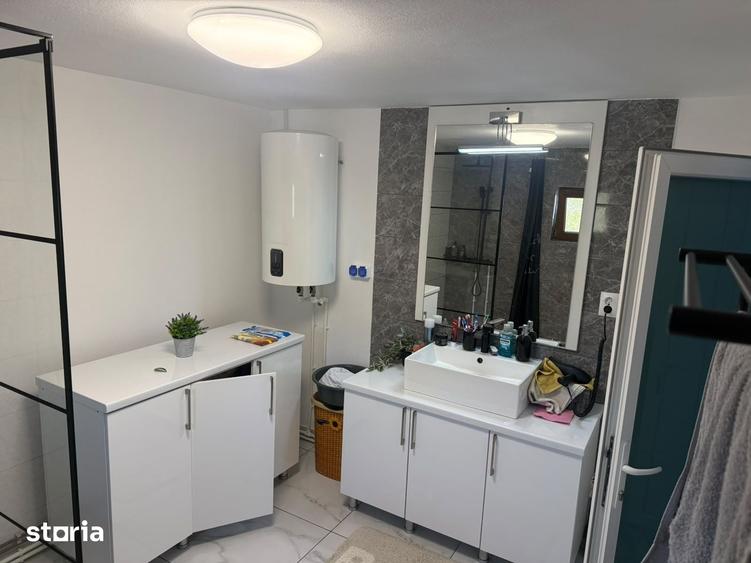 Casă cu 7 camere cu Teren 5900 Mp în Băbana