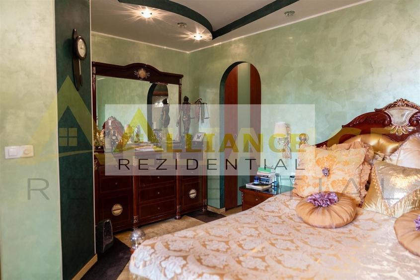 Casă individuală cu 7 camere decomandat cu Piscina în Central