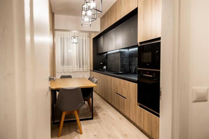 Apartament cu 2 camere decomandat, mobilat în Calea București