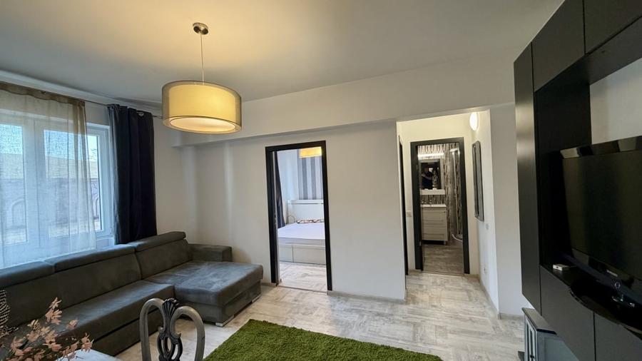Apartament cu 2 camere semidecomandat în Universitate