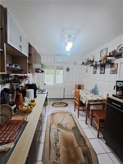Apartament cu 3 camere decomandat, mobilat în Soarelui