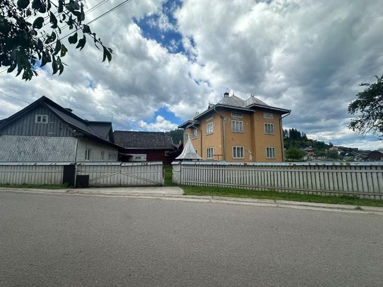 Casă cu 4 camere în Vama