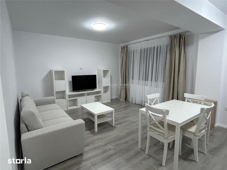 Apartament cu 3 camere semidecomandat în 1 Decembrie