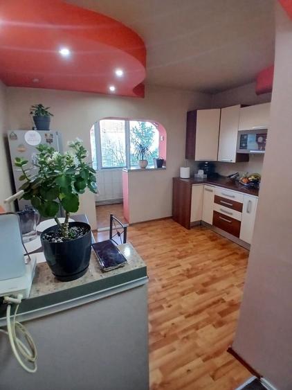 Apartament cu 3 camere decomandat în Aradului