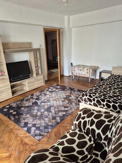 Apartament cu 3 camere decomandat în 1 Mai
