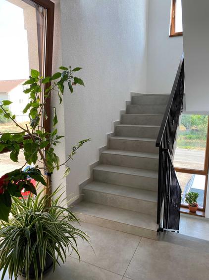 Apartament cu 2 camere decomandat, mobilat în Dumbrăvița