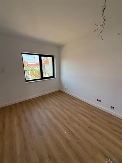 Casă individuală cu 6 camere cu Canalizare în Borhanci