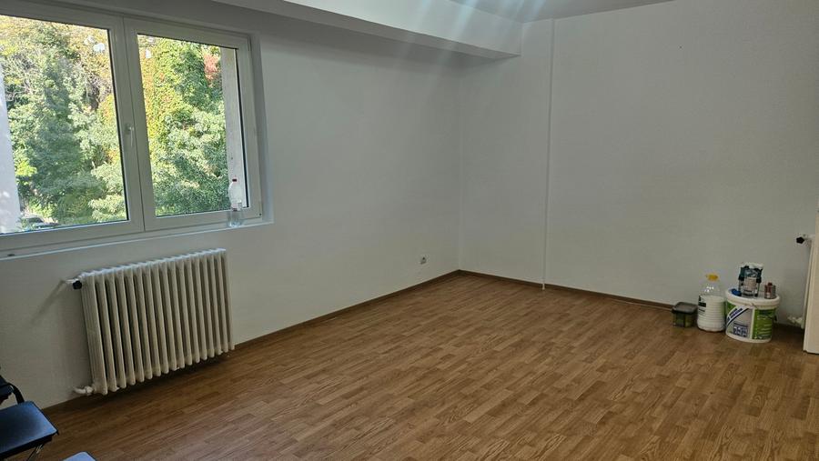 Apartament cu 3 camere în Calea Victoriei